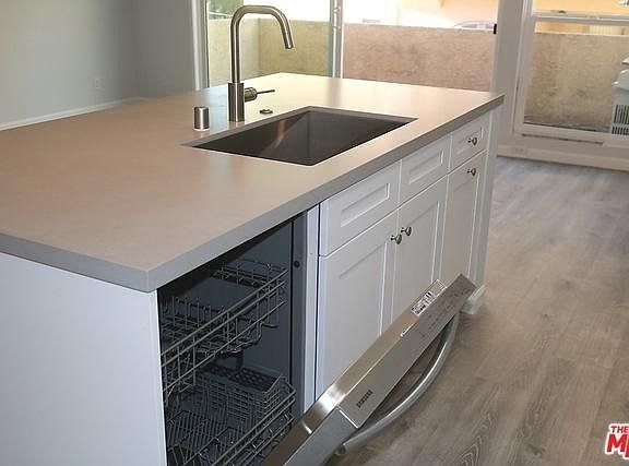 4th image of 1020 Granville Ave APT 302