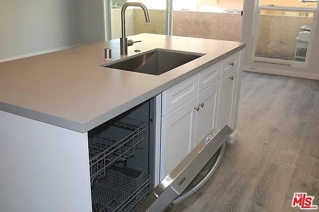 1020 Granville Ave #302 — Photo 4
