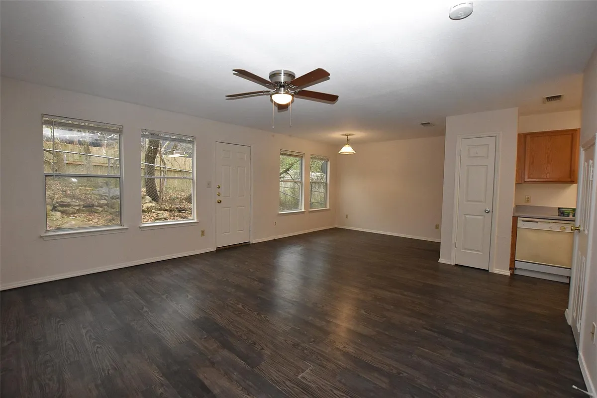 Building Photo - 921 Sagewood Trl #921
