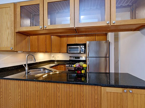 3rd image of 1865 Tanglewood Dr APT C