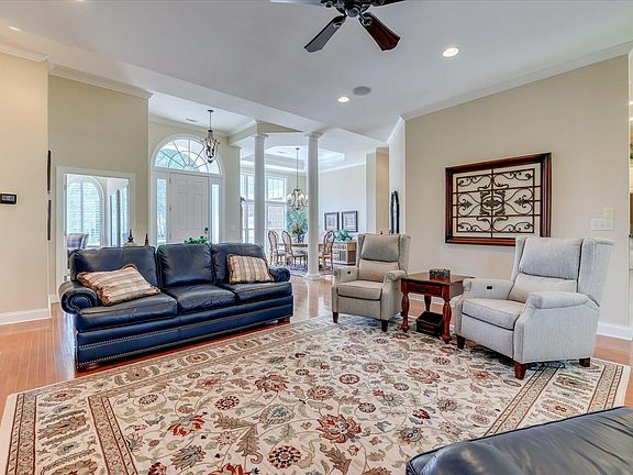 2nd image of 405 Spalding Lake Cir