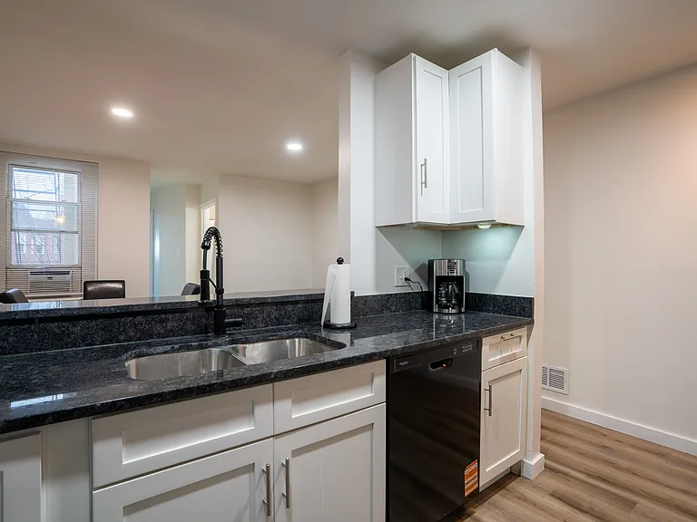 2237 Brookfield Ave — Photo 24