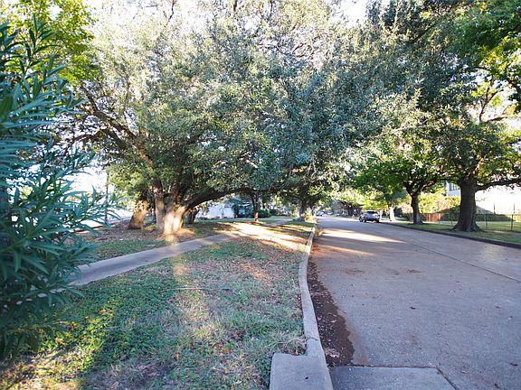 5th image of 4210 Coleridge St