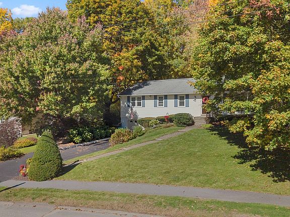 3rd image of 43 Old Brook Rd