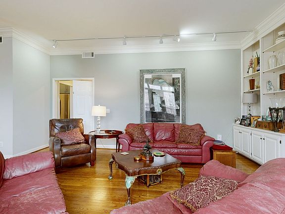 4th image of 3423 Golf Club Ln