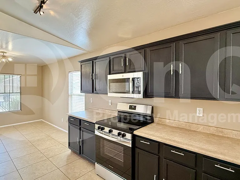 11738 W Flanagan St — Photo 5