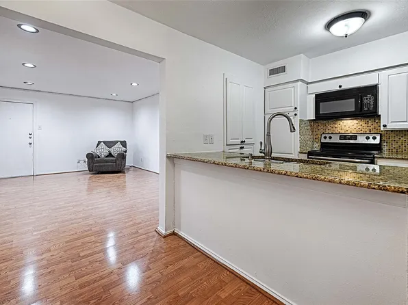 5808 Sandhurst Ln APT B, Dallas, TX 75206