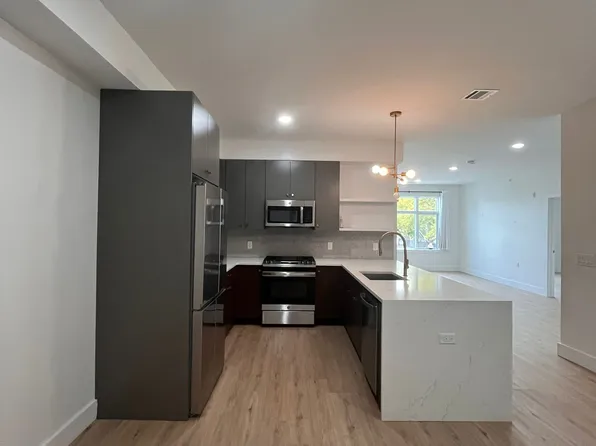 276 Duncan Avenue image 5 of 15