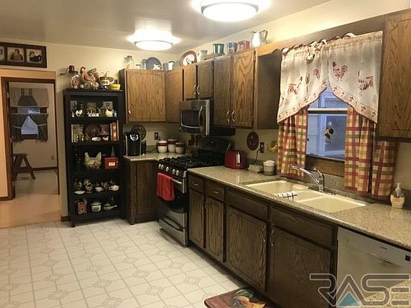 2nd image of 2515 Deer Blvd