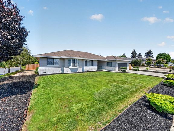 4th image of 680 Ridgemark Dr