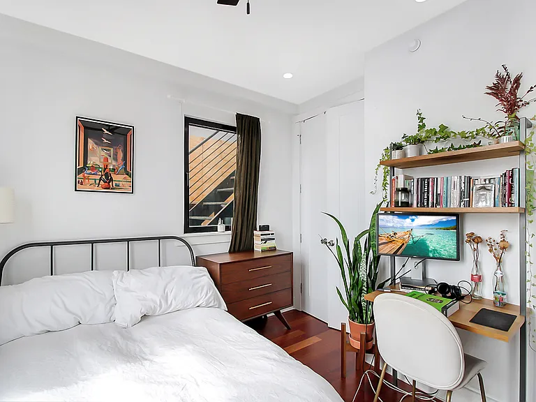 315 Franklin Ave #4F — Photo 14
