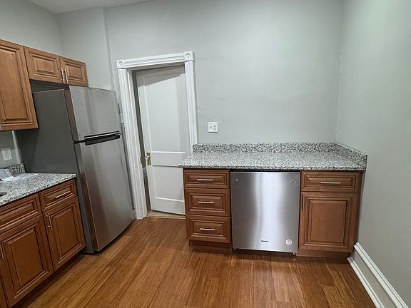 3rd image of 231 S 44th St Floor 1