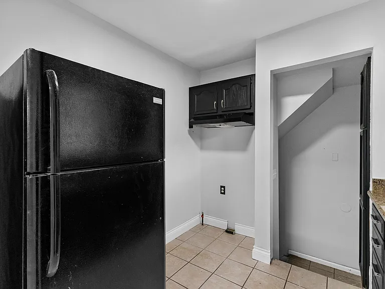 929 White Ave — Photo 14