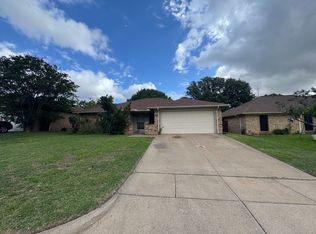 1940 Willow Vale Dr, Fort Worth, TX 76134