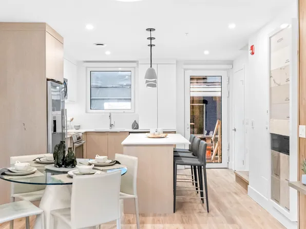 2250 E 1st Ave #315, Vancouver, BC V5N 1A1