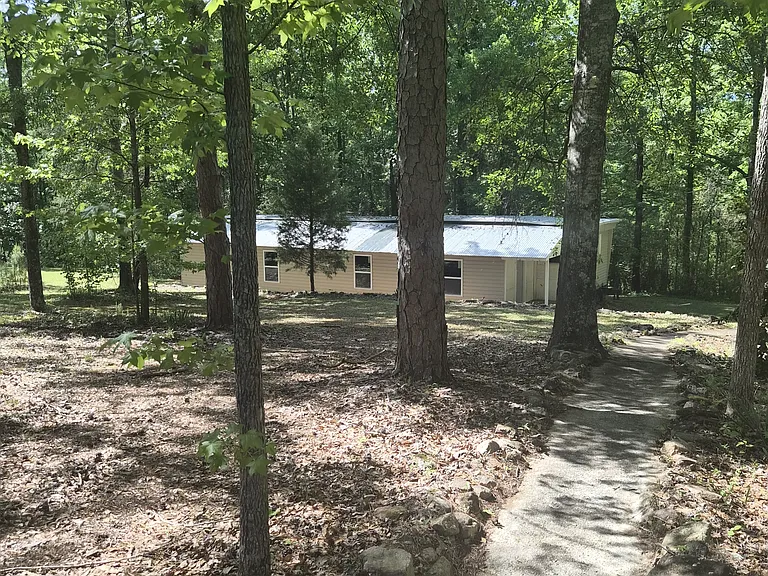 690 Salem Rd — Photo 2