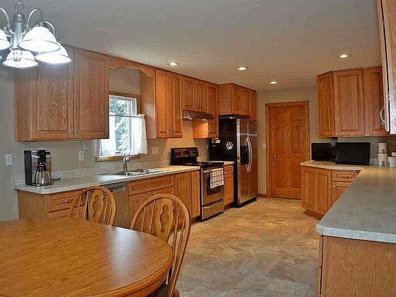 3rd image of 8202 Galloway Dr