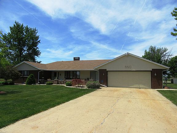 3rd image of 650 Lakeview Dr