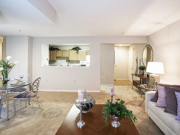2 Bedrooms, 2 Full Bathrooms, 1147 Square Feet - Living/Dining Area