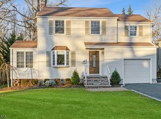 48 Bennington Rd, Livingston, NJ 07039