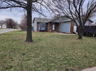 2109 N Pine Grove Ct, Wichita, KS 67212
