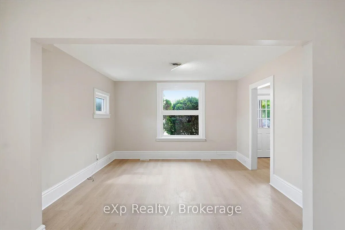 3 bed, $2,400 — Photo 4