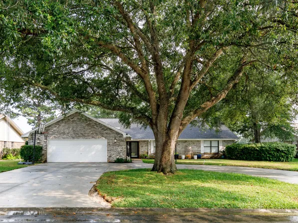 71 Lake Lorraine Cir, Shalimar, FL 32579