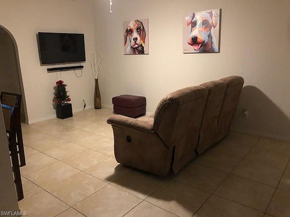 5th image of 906 SW 47th Ter APT 1