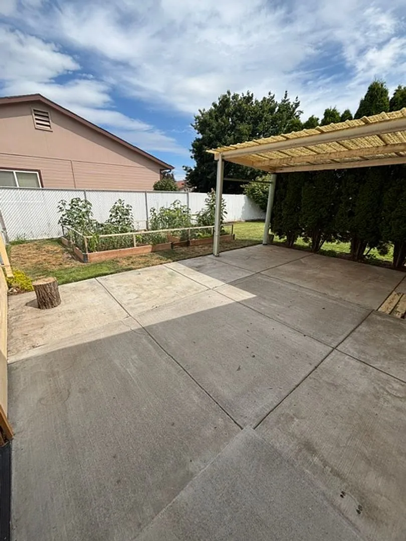 3 Bedroom House for Rent — Photo 4