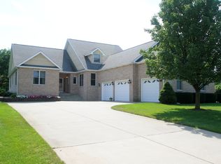 631 Gainesway Circle Rd, Valparaiso, IN 46385