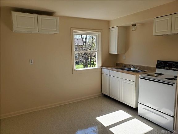 4th image of 596 Lucas Dr
