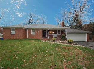 7 Wickett Ave, Green Brook, NJ 08812