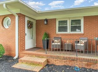 1204 W 5th Ave, Lexington, NC 27295