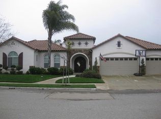 664 W Omaha Ave, Clovis, CA