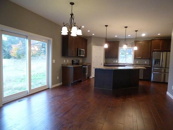 Large open dinning area with lots of glass