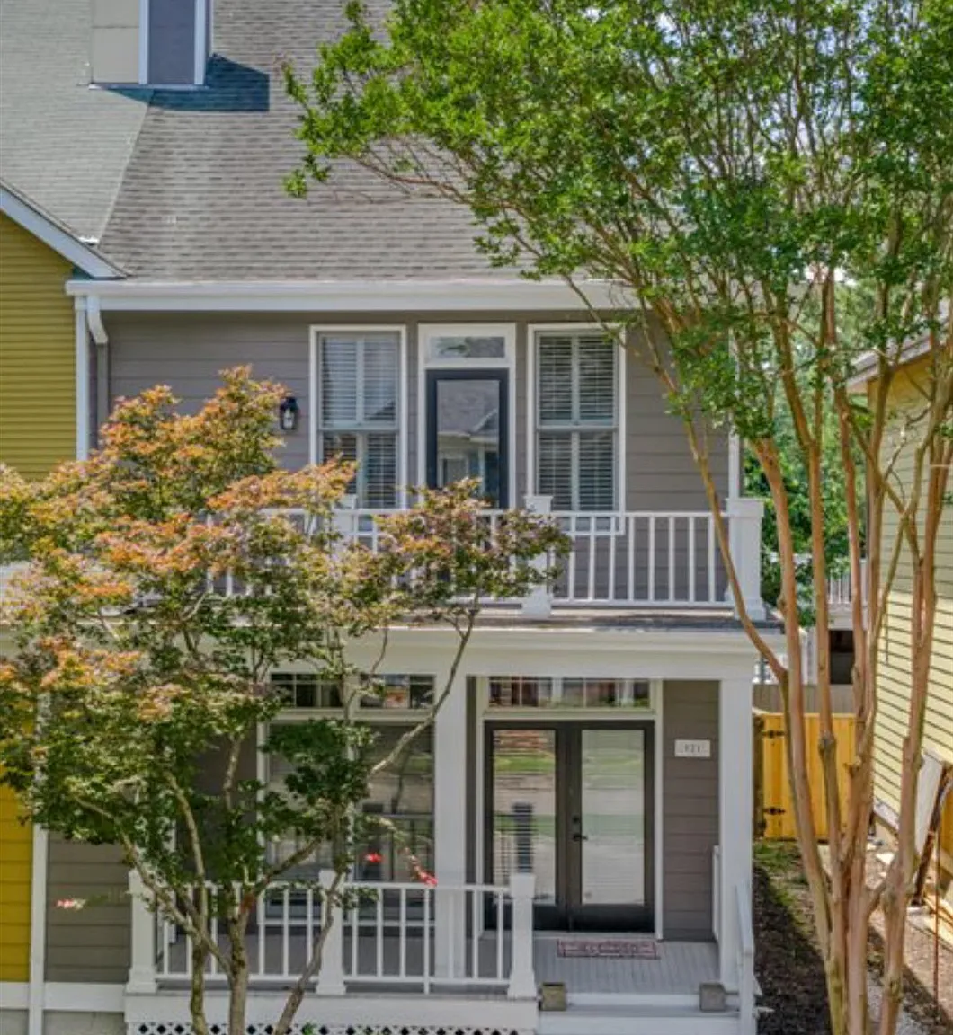 2 bed, 2.5 bath, 1890 sqft, $2,800 — Photo 1
