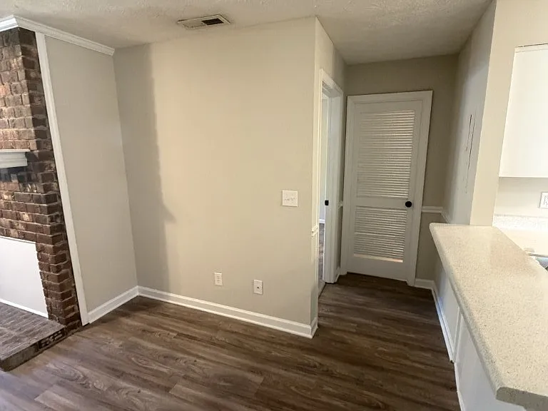 1248 Hamilton Dr — Photo 7