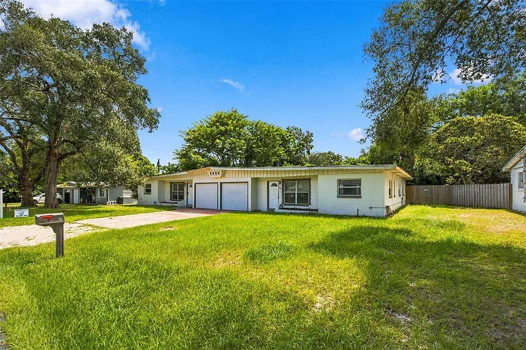 3 bed, 2.0 bath, 1009 sqft, $2,200 — Photo 2