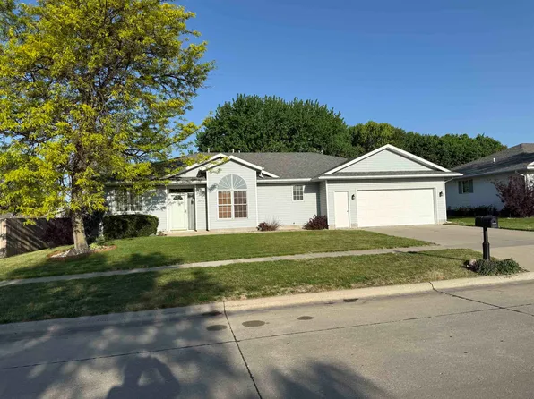 1003 E Knolls St, Norfolk, NE 68701