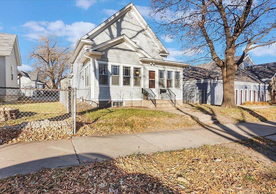 1st image of 718 30th Ave N
