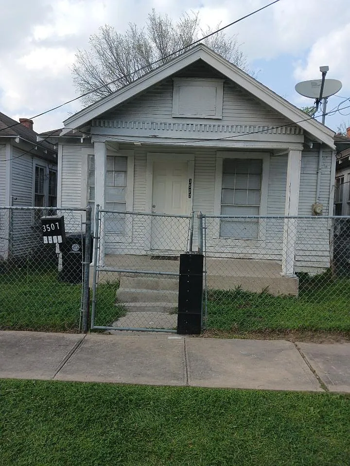 2 bed, 750 sqft, $800 — Photo 1