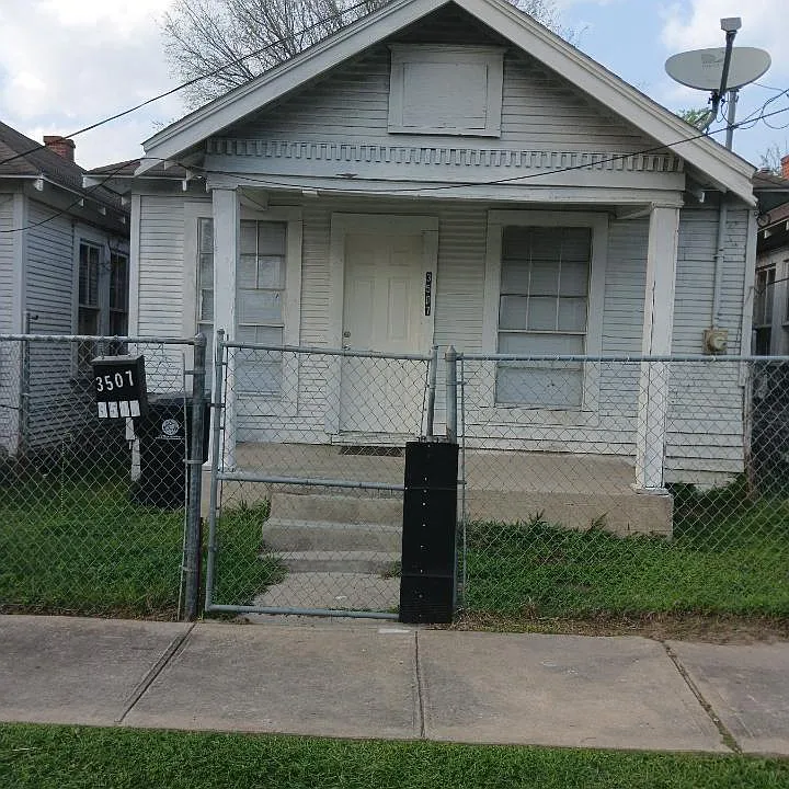 3507 Lee St
