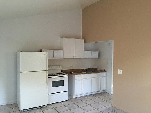 2nd image of 32 Lake Osborne Dr APT 6