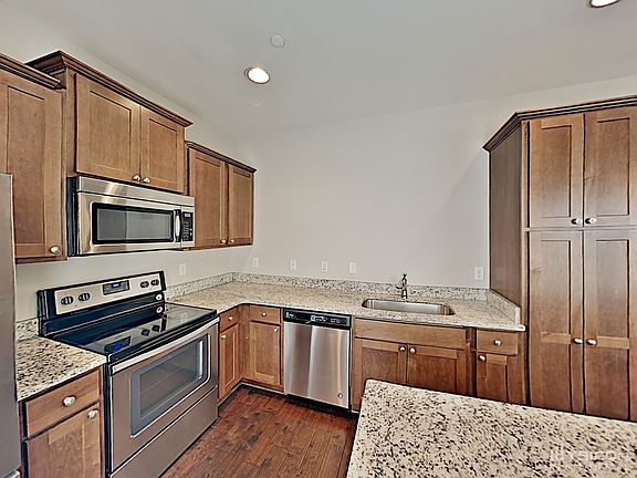 5th image of 411 Riverwood Ct