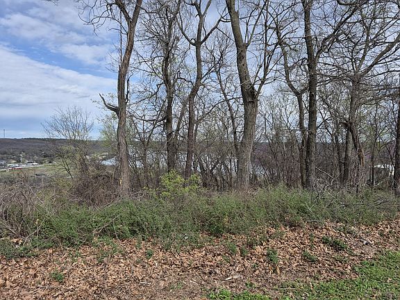 3rd image of 341 E 437th Rd