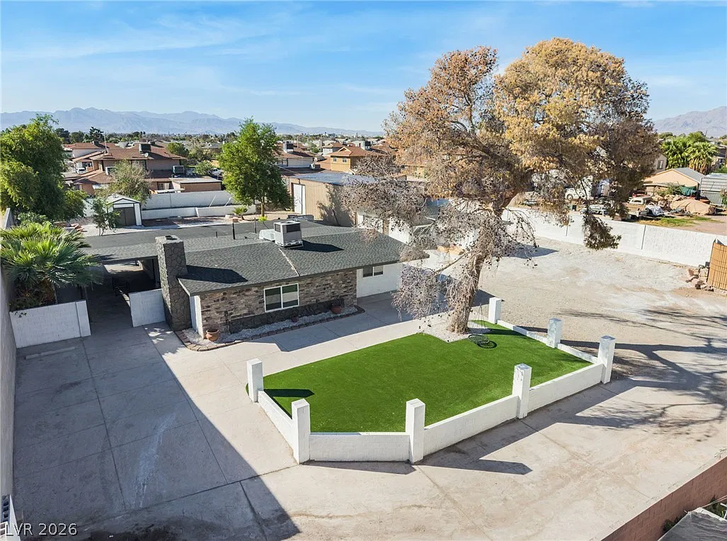 5 bed, 3.0 bath, 2034 sqft, $5,000 — Photo 4