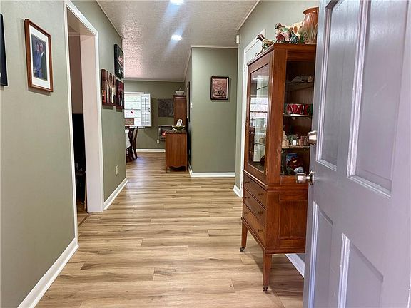 2nd image of 150 Ike Rd