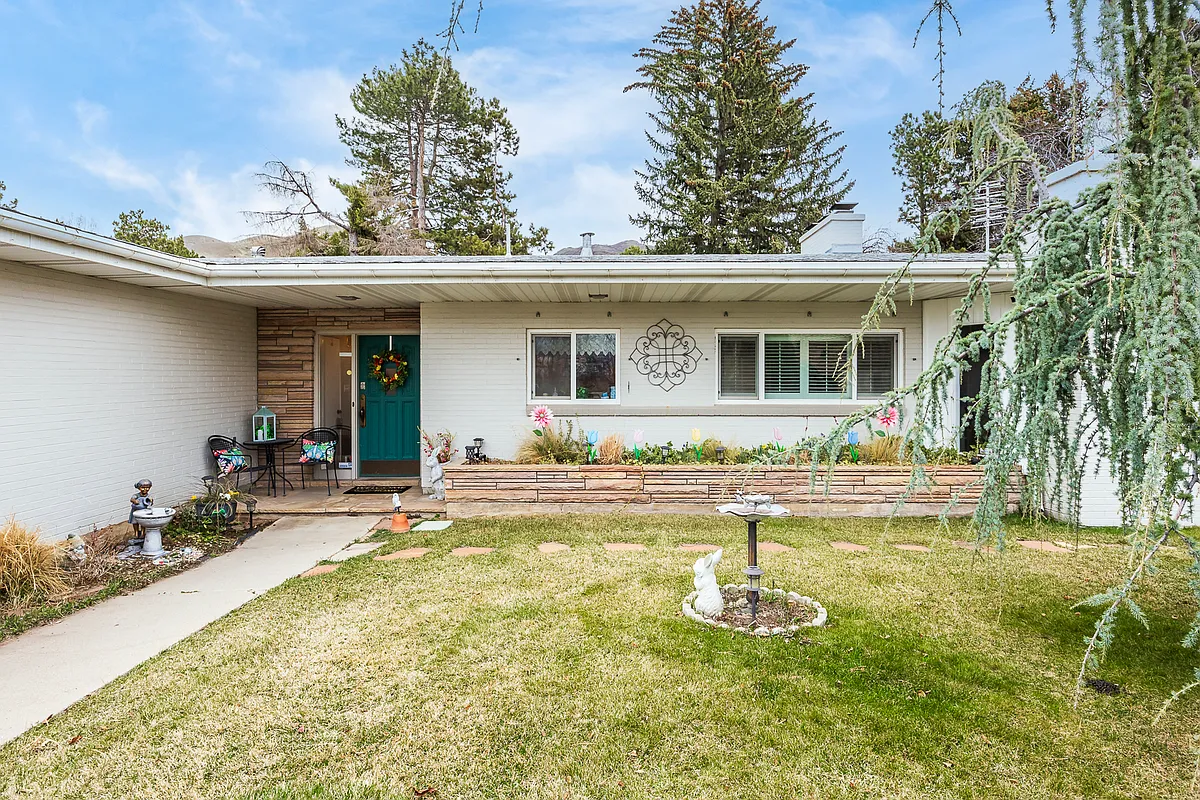 Building Photo - 1446 E Circle Way