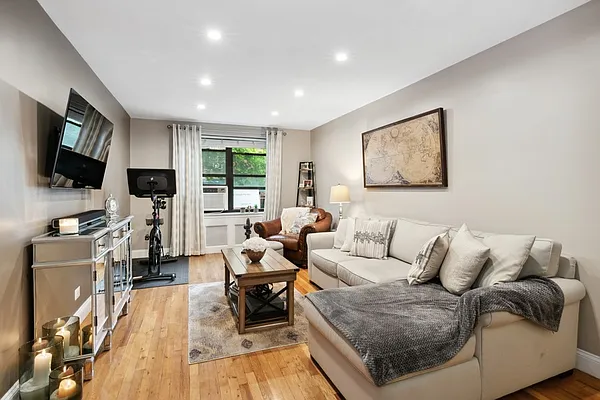 Sold by Century 21 American Homes | media 20