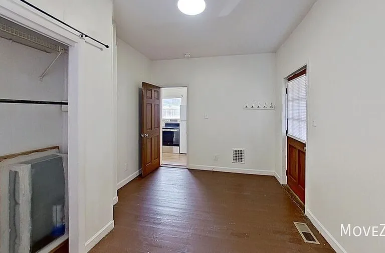 209 E Peace St #B — Photo 14